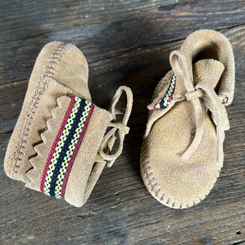 Baby Minnatonka Braid bootie suede moccasins‎ EUC size 3